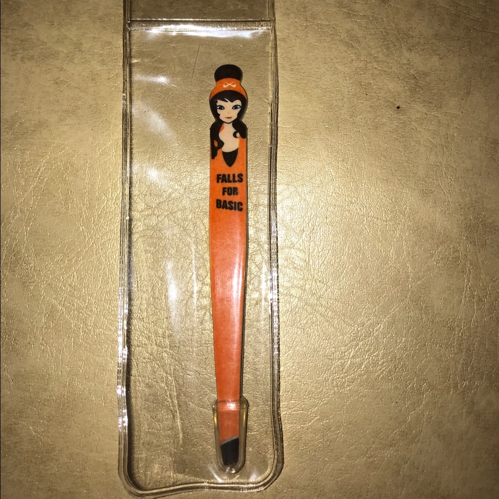 BRAND NEW BabyDoll Tweezer