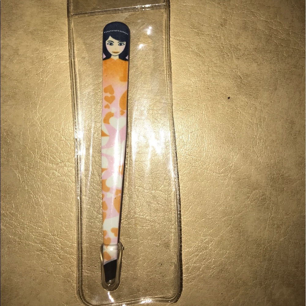 BRAND NEW BabyDoll Tweezer