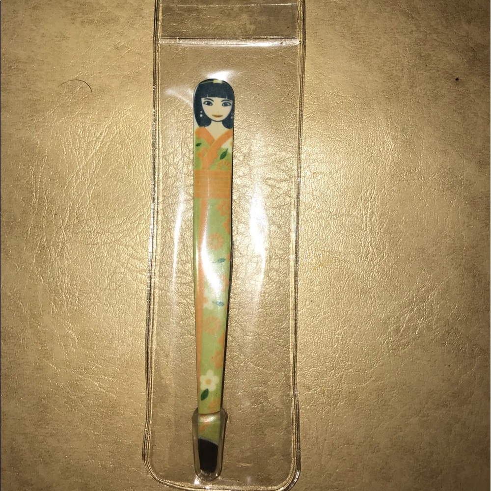 BRAND NEW BabyDoll Tweezer