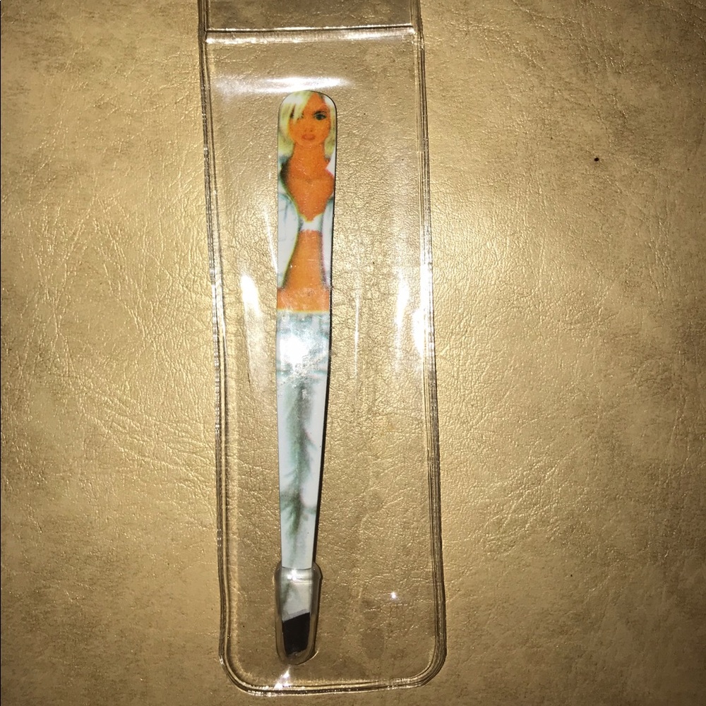 BRAND NEW BabyDoll Tweezer