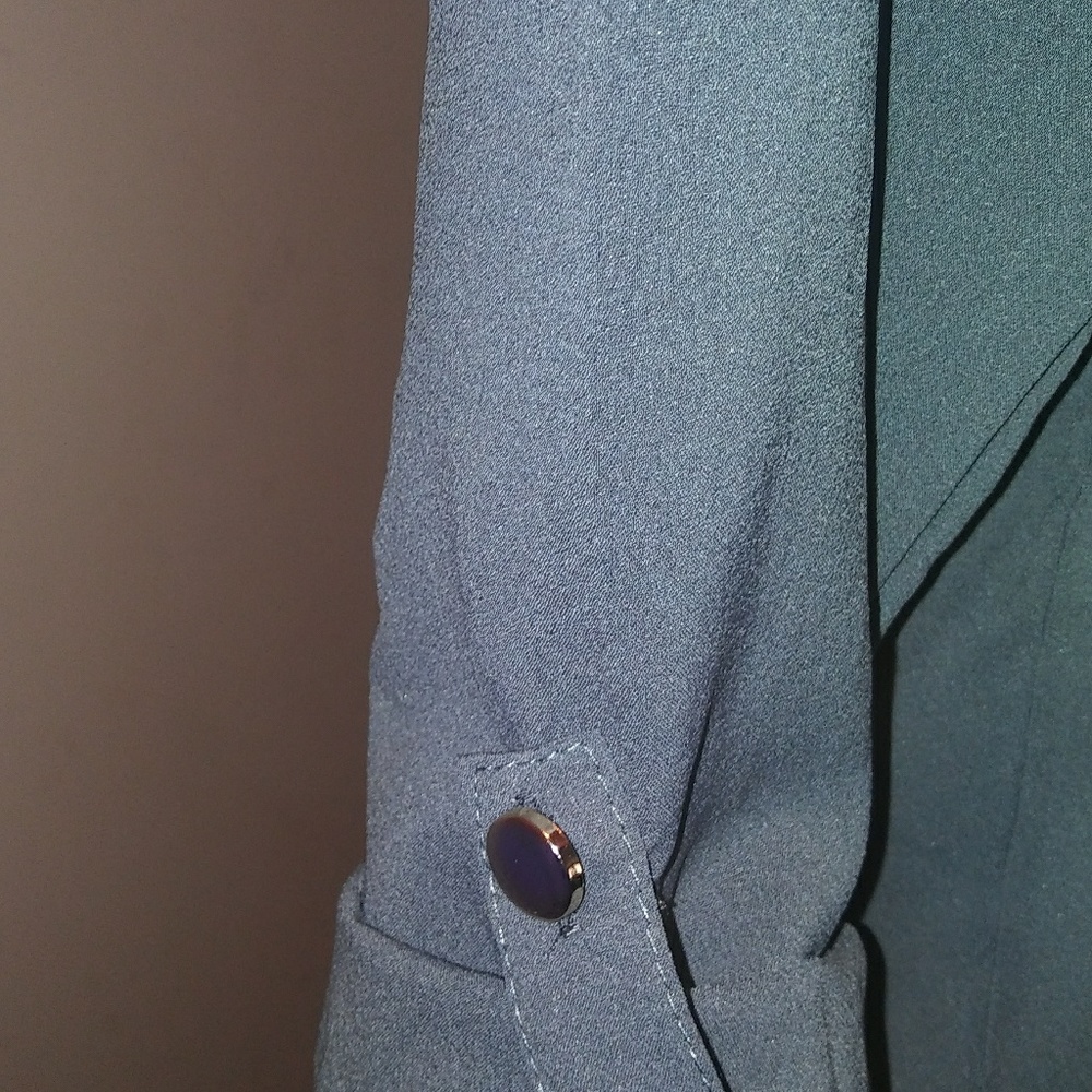 Gray top. (SOLD) - Picture 2 of 3