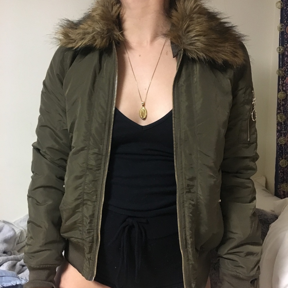 Olive green bomber - faux fur collar (removable)