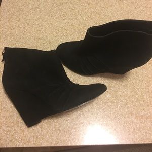 Black wedge boots