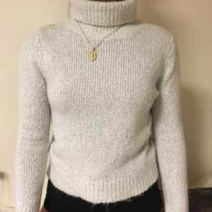 White/heather gray turtleneck sweater