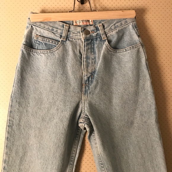 Tiny vintage light wash Guess jeans - Picture 2 of 6