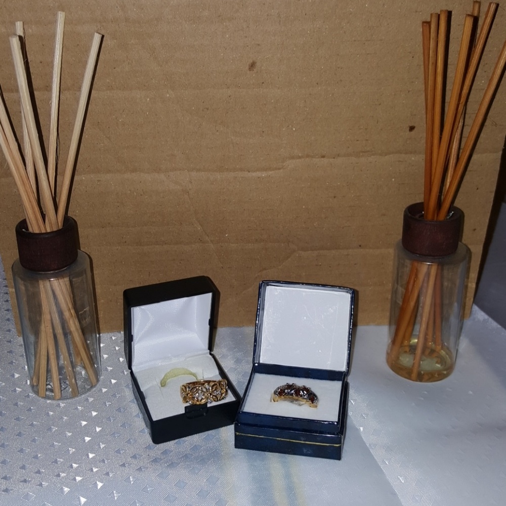 ⚘2 gold rings size 6
