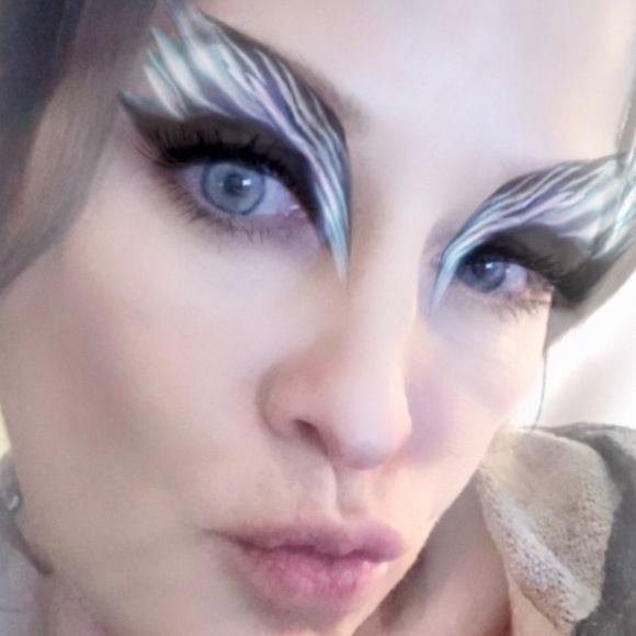 Meet your Posher, Christie - Picture 1 of 1