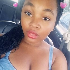 Meet your Posher, Lara