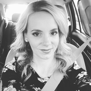 Meet your Posher, Larissa