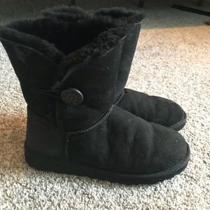Bailey button black uggs