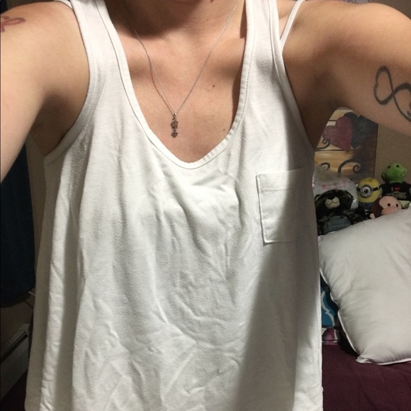 White top - Picture 2 of 3