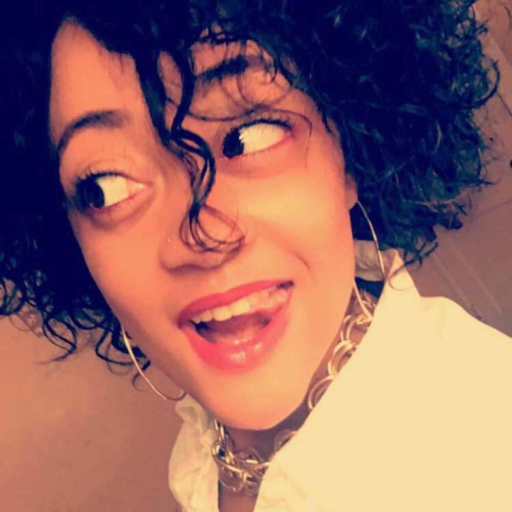 Meet your Posher, Shaquira