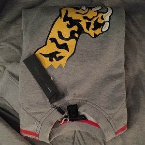 Marc jacobs yellow paw sweat shirt