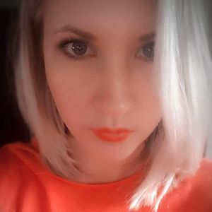 Meet your Posher, Adrienne