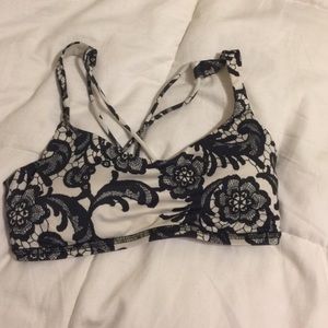 Lululemon sports bra