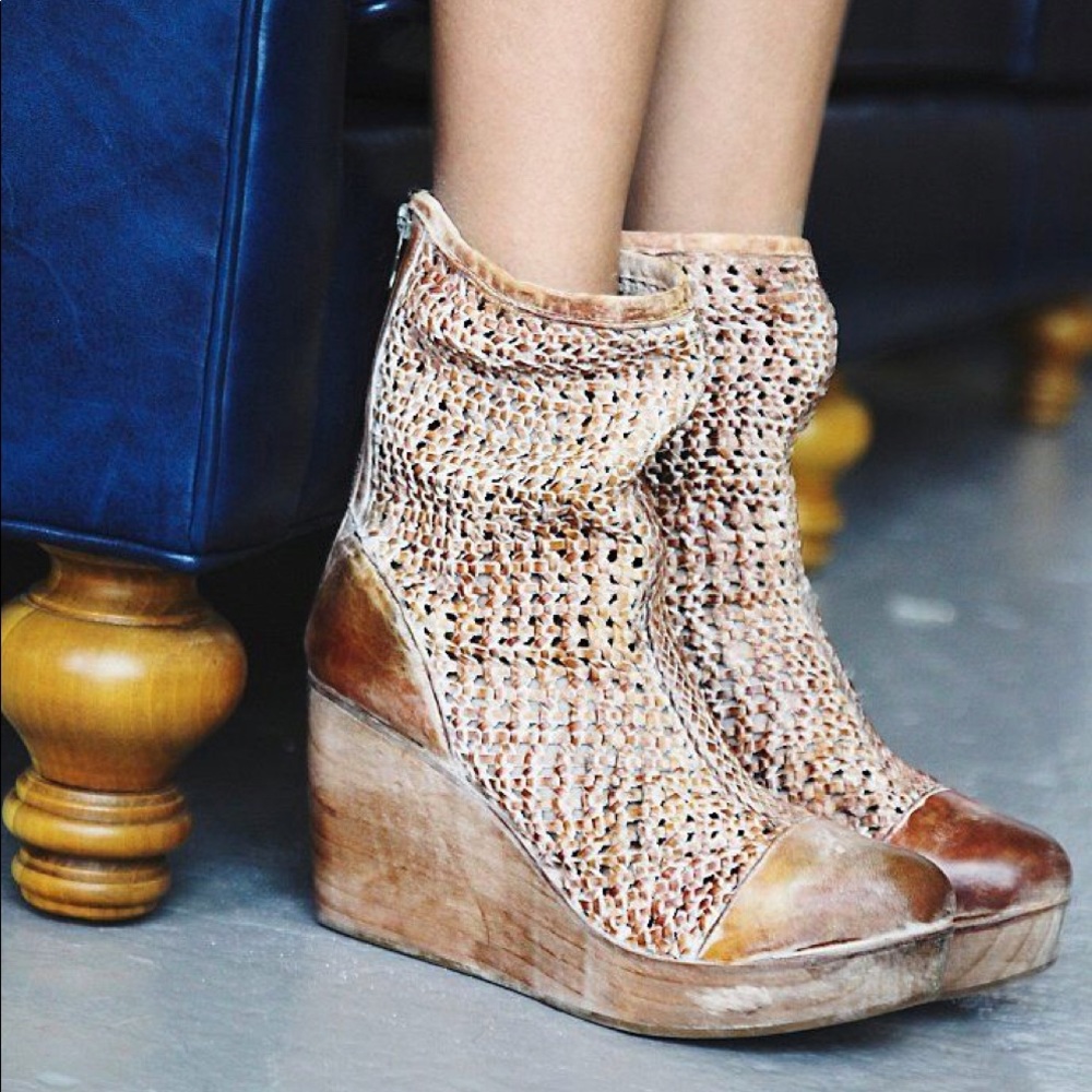 Cabal wedge boots