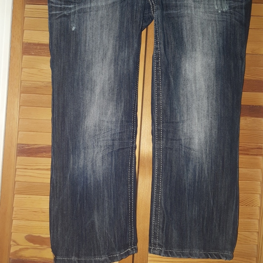 Distressed Jean Capris - Picture 3 of 6