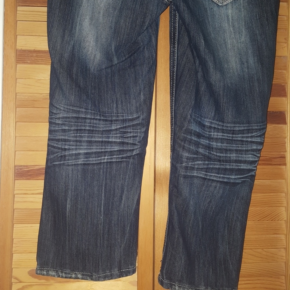 Distressed Jean Capris - Picture 5 of 6