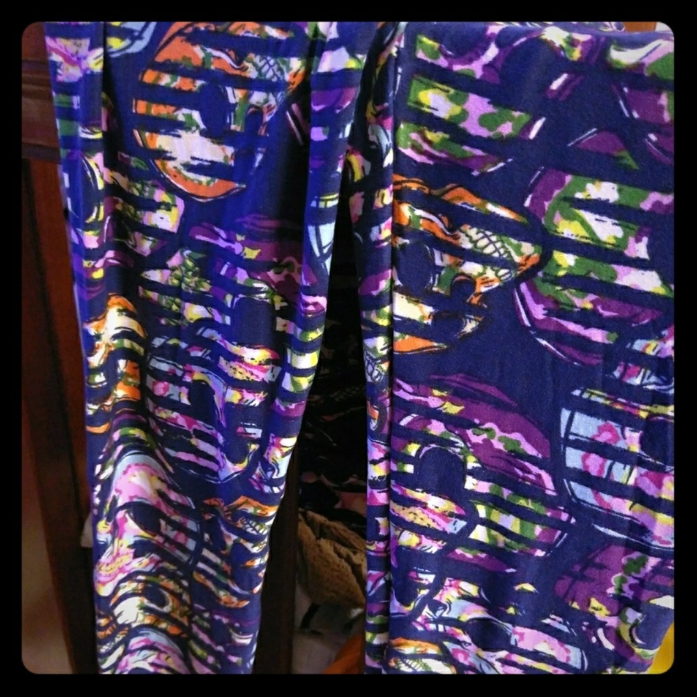 Lularoe unicorn skulls os leggings.
