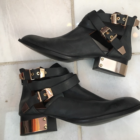 Jeffrey Campbell Shoes - EUC Jeffrey Campbell booties 9.5