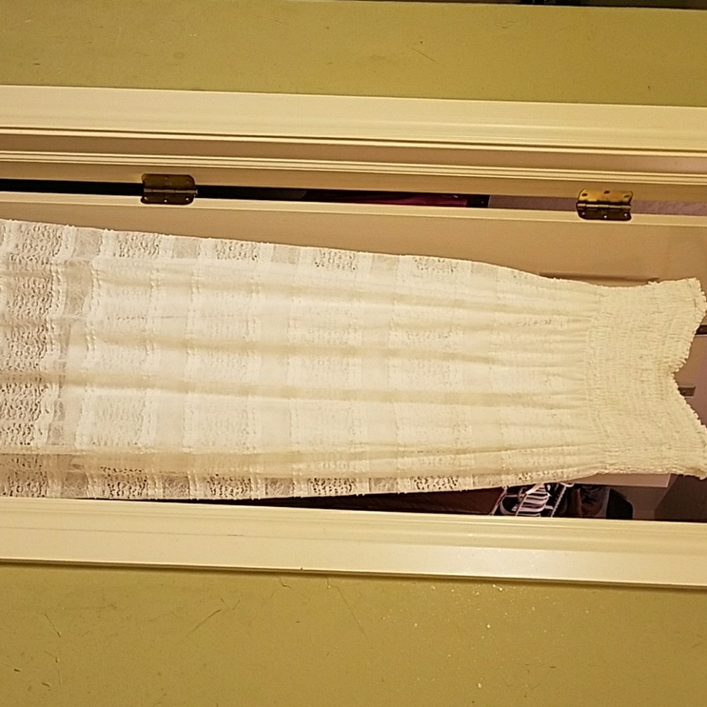 White strapless dress