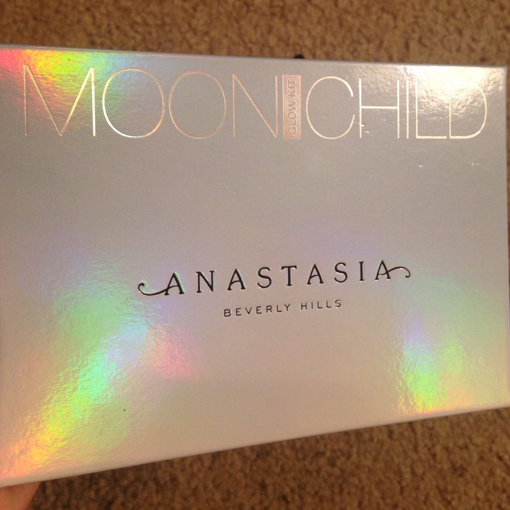 Anastasia Beverly Hills moon child glow kit