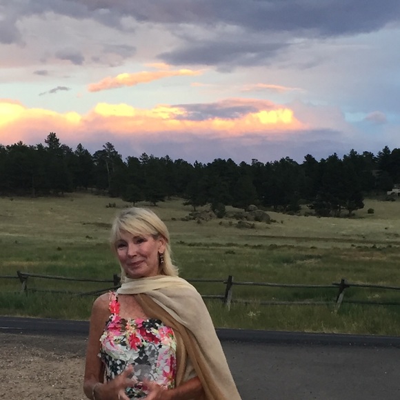 Meet your Posher - Picture 2 of 4