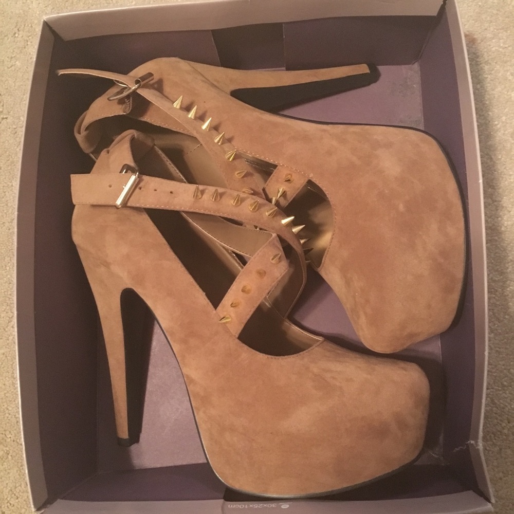 Bakers tan suede heels. Never been worn