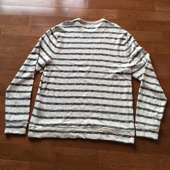 💙Old Navy Lightweight Sweater/Shirt💙 - Picture 2 of 3