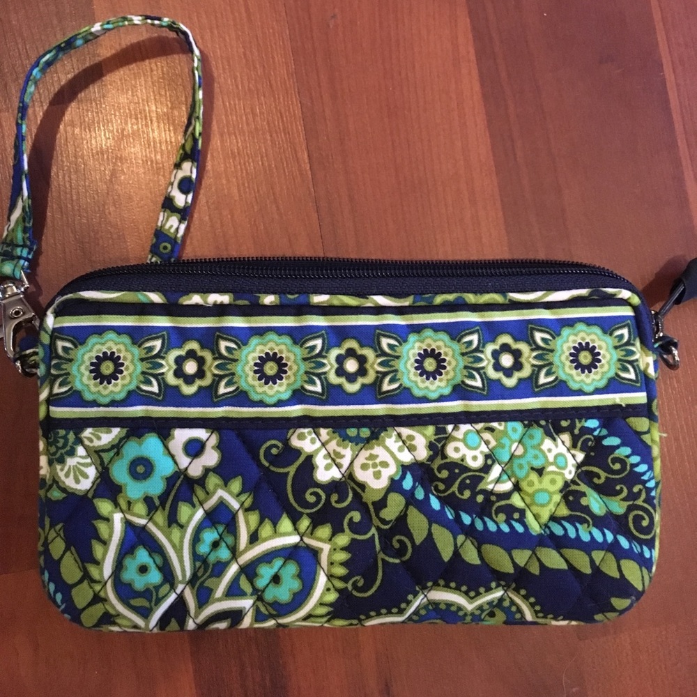 Vera Bradley wristlet- like new!