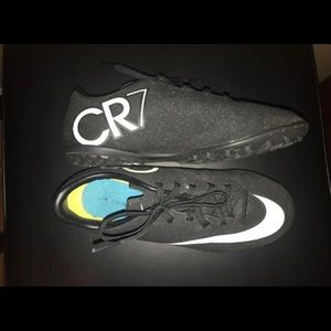 CR7 soccer shoes