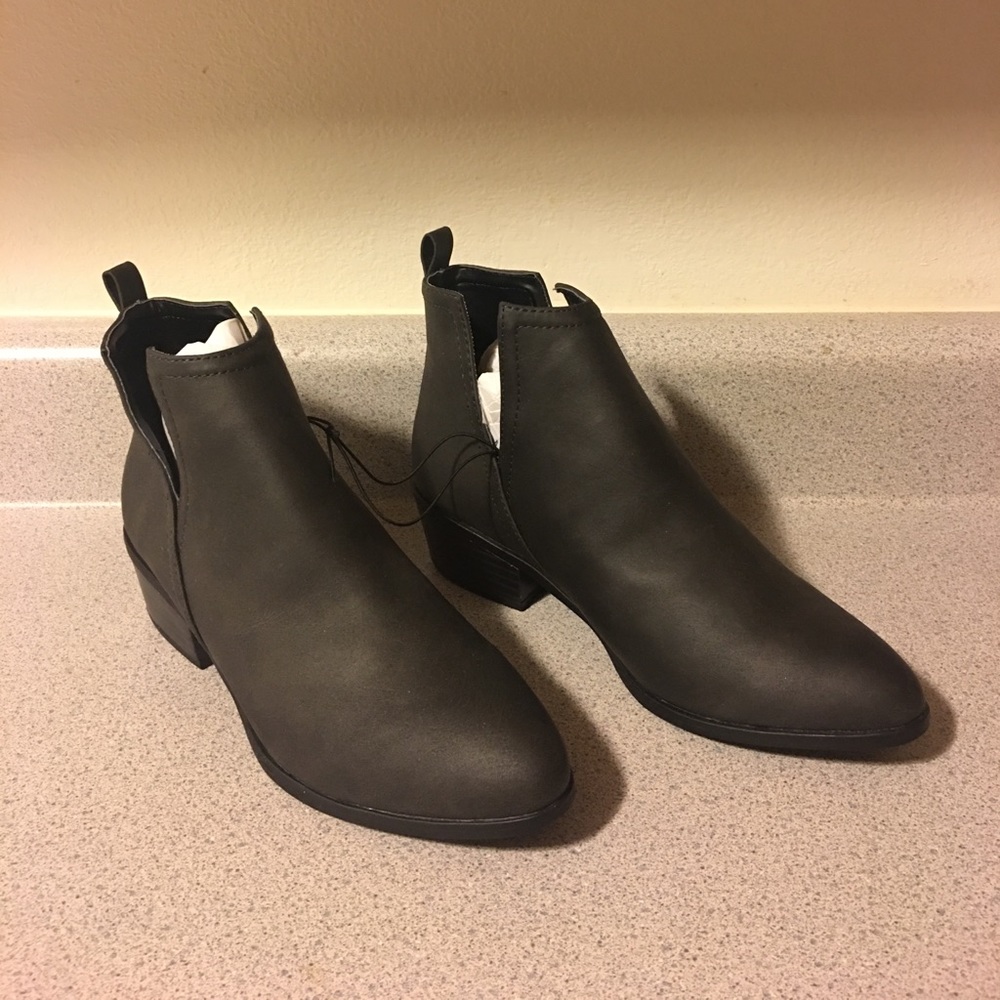 New Express Dark Slate Grey Niche Ankle Bootie 7