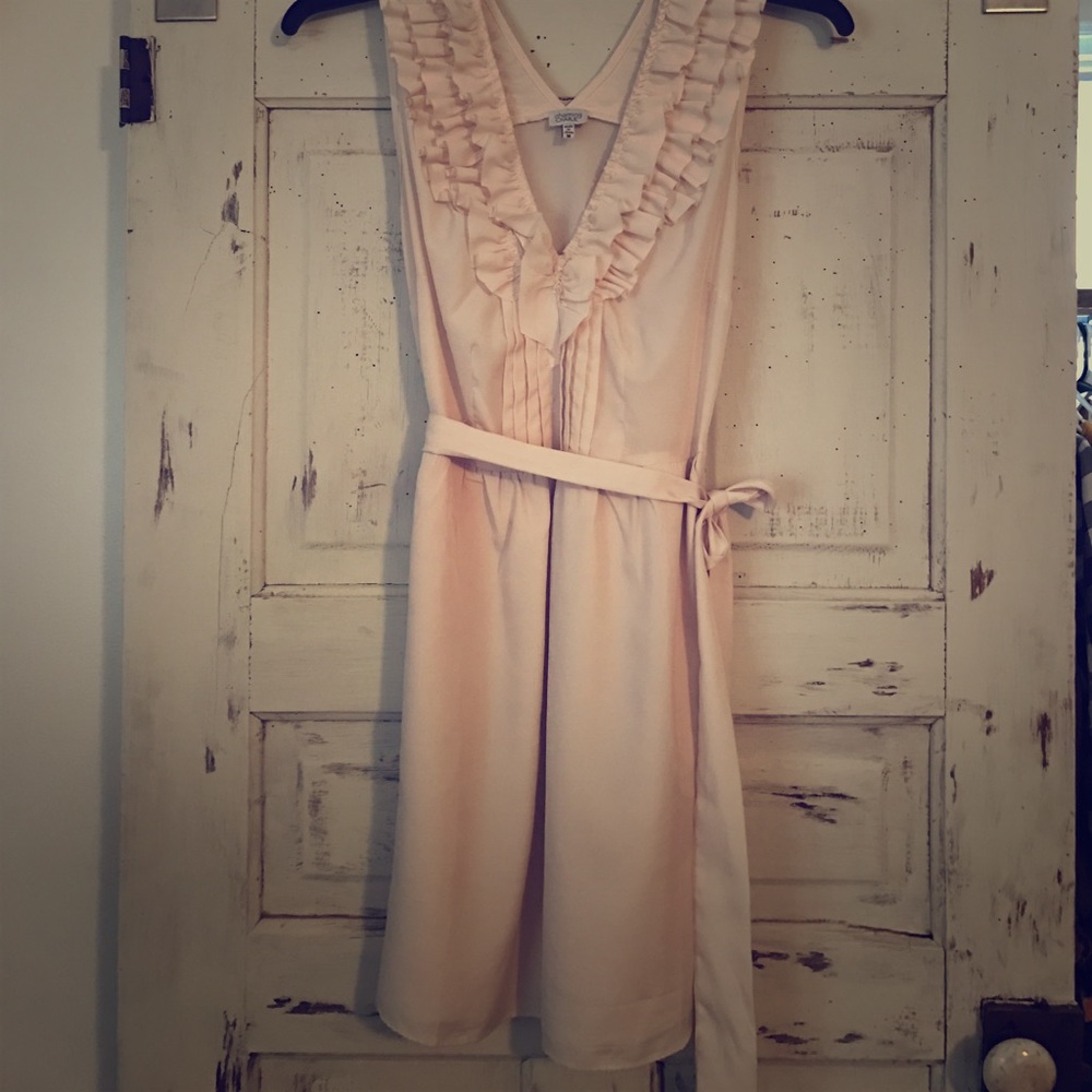 Stunning cream dress with pockets!!!