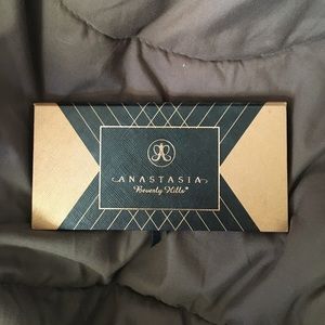 Anastasia Beverly Hills World Traveller Palette