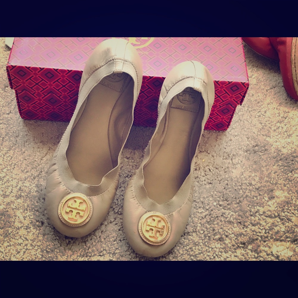 Tory Burch Caroline flats in Grey