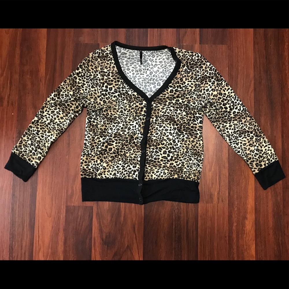 Cheetah/ Leopard Print Cardigan (M/L)