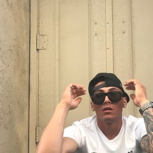 Meet your Posher, Devin