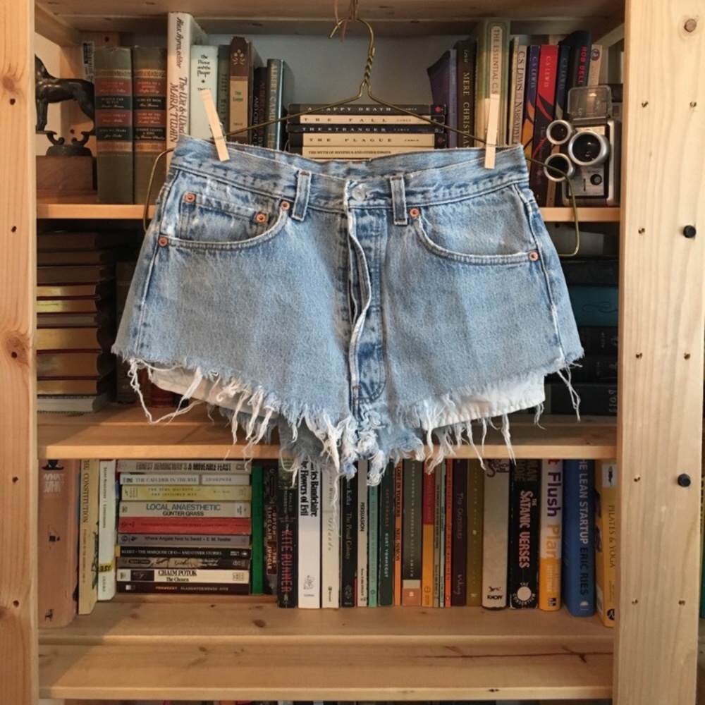 Levi’s 501 Cutoff Cheeky Short