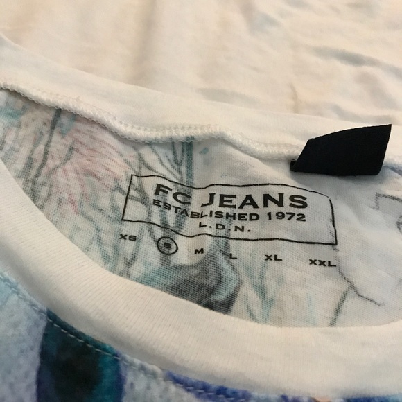 MINT CONDITION FLORAL TSHIRT SIZE XS-S - Picture 4 of 4