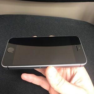 Apple iPhone SE - 16GB - Space Gray