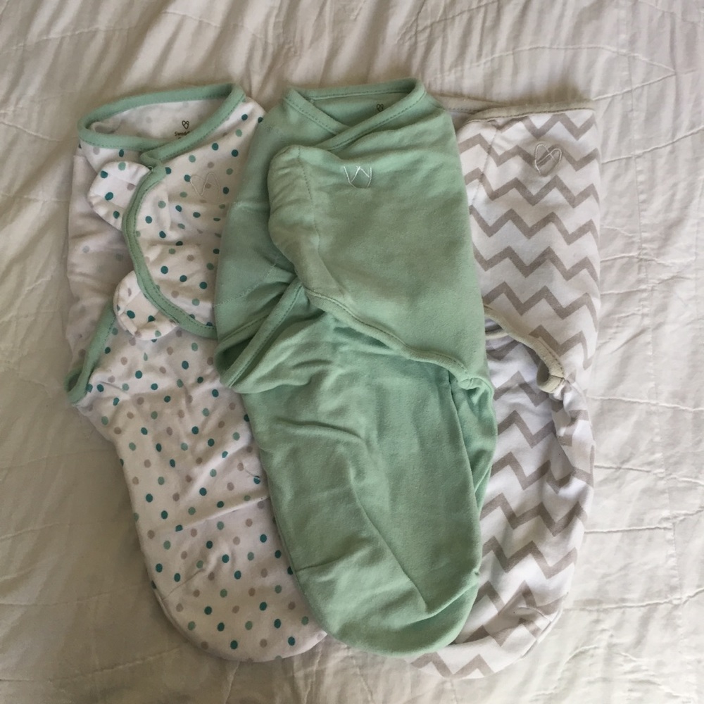 (3) Swaddles