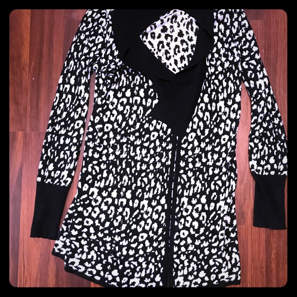 Long Open Cardigan Black & White Classy Cheetah
