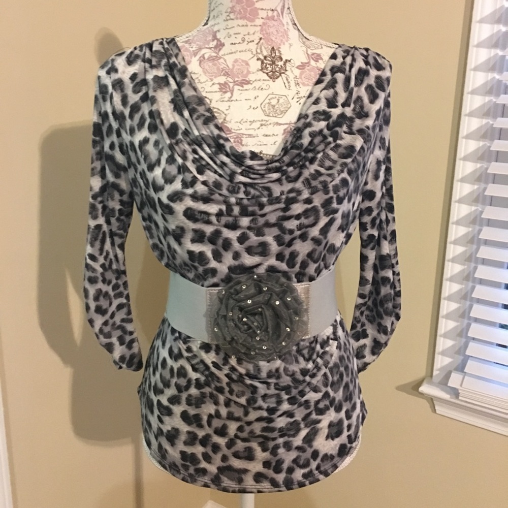 BEAUTIFUL AND FASHION BLOUSE WITH THE BELT!!