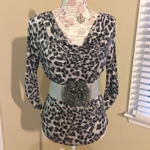 BEAUTIFUL AND FASHION BLOUSE WITH THE BELT!!