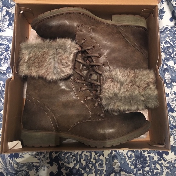 Roxy Combat Boot - Picture 1 of 3