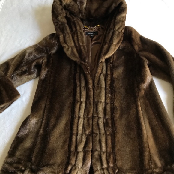 Jones New York Jackets & Blazers - Jones of New York size med faux fur hooded coat