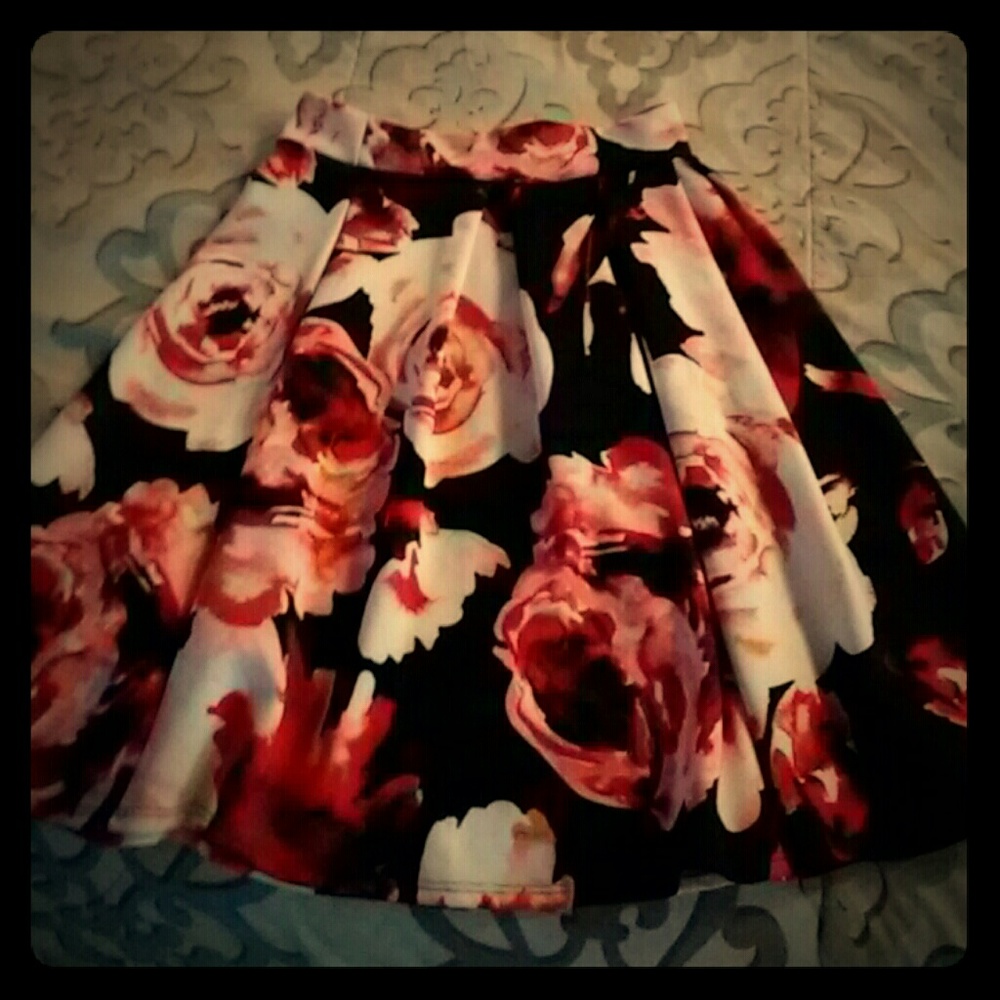 Soft, stretchy, flattering skirt. Perfect for work