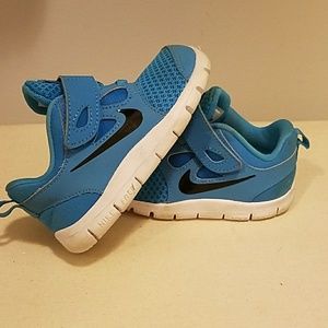 Baby boys size 6c Nike shoes