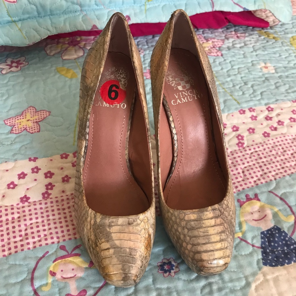 VINCE CAMUTO heels