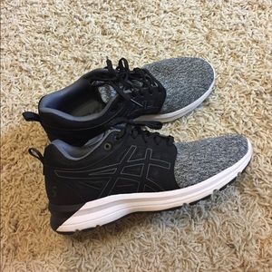 BRAND NEW ASICS TENNIS SHOES